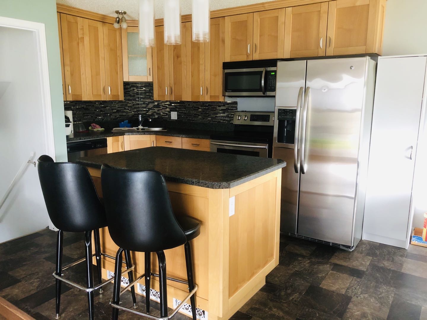 位于8街商圈的独立屋二楼主卧出租，诚招女租客 - 4