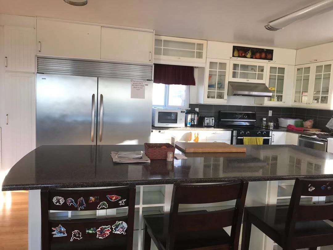 温哥华南本拿比（铁道镇附近）独立屋多个房间出租 - 5