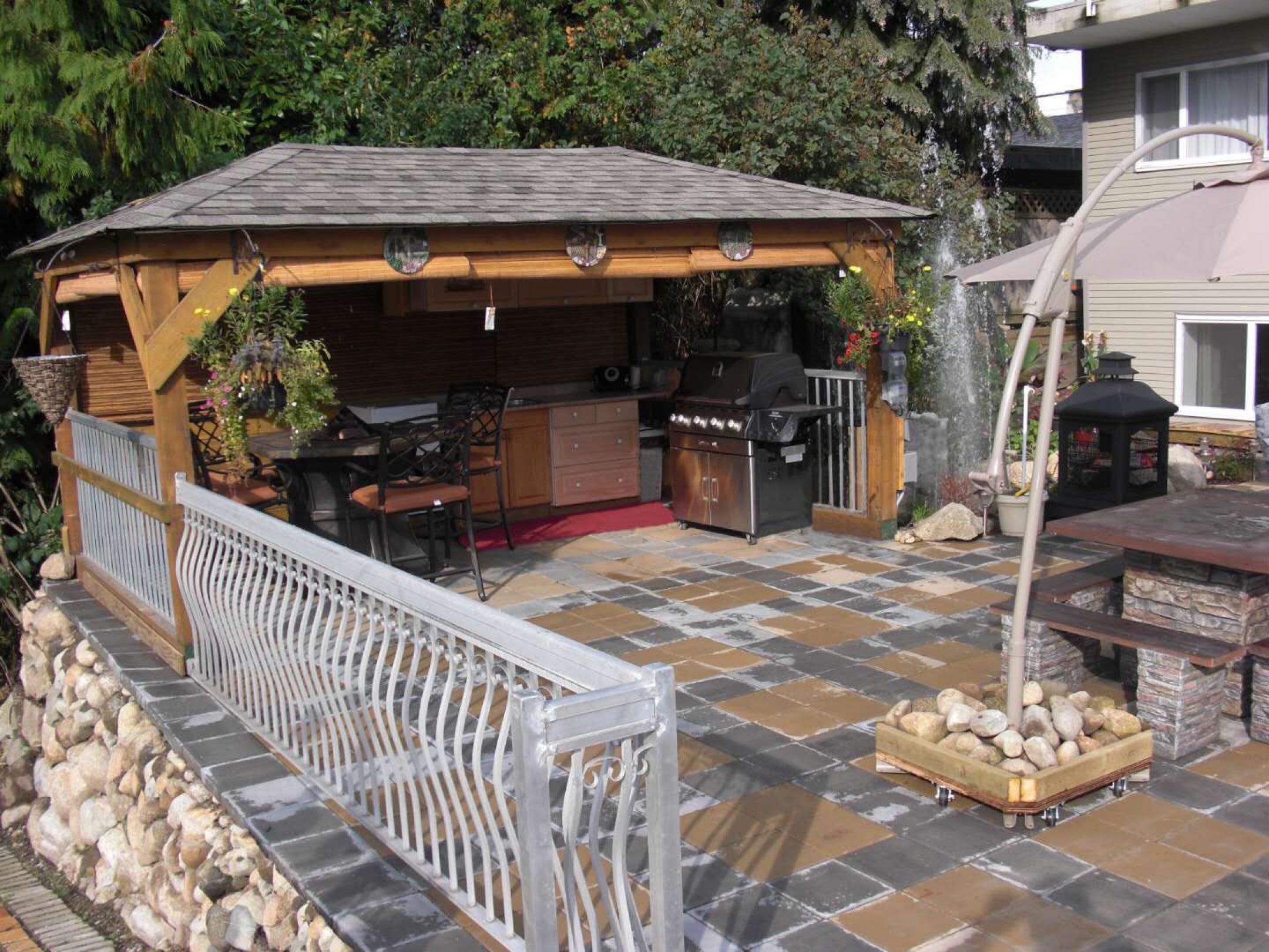 温哥华南本拿比（铁道镇附近）独立屋多个房间出租 - 3