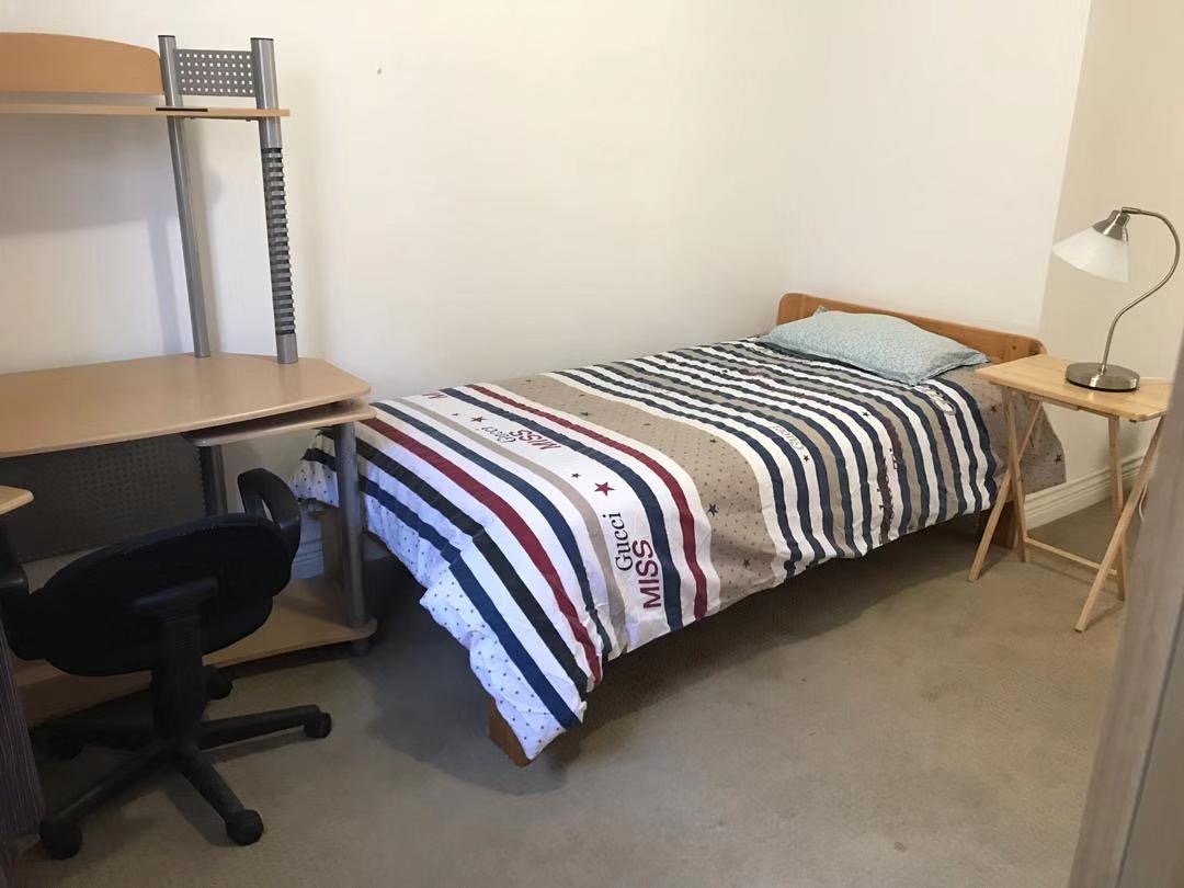 温哥华南本拿比（铁道镇附近）独立屋多个房间出租 - 6