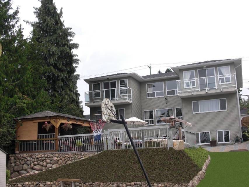 温哥华南本拿比（铁道镇附近）独立屋多个房间出租