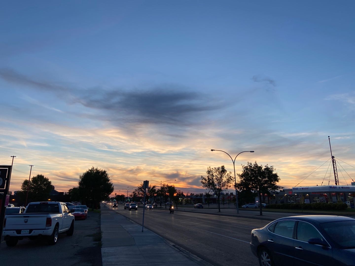 求租两室一厅公寓！