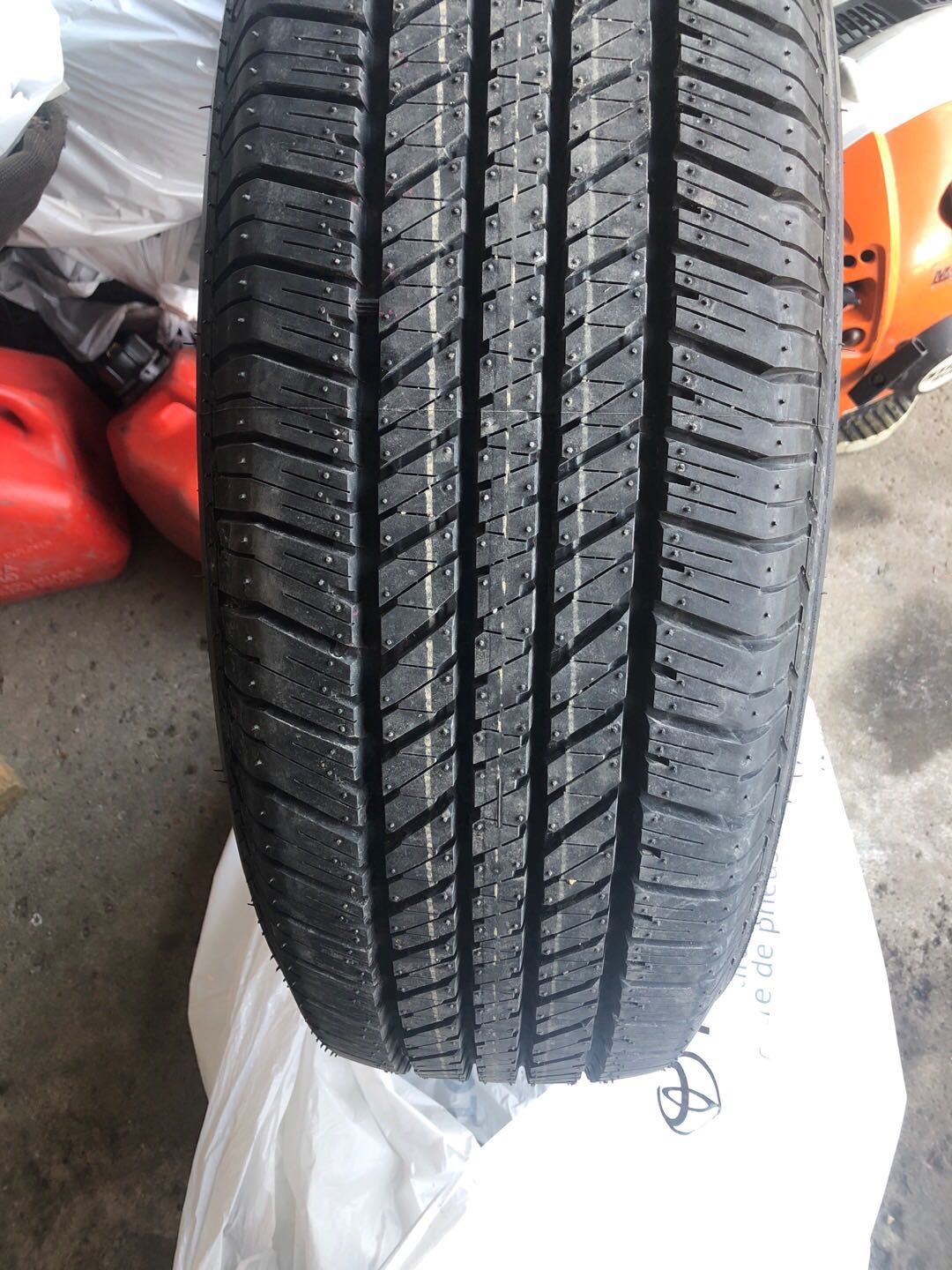 新的轮胎。Toyota Tacoma  4Runner  - 2