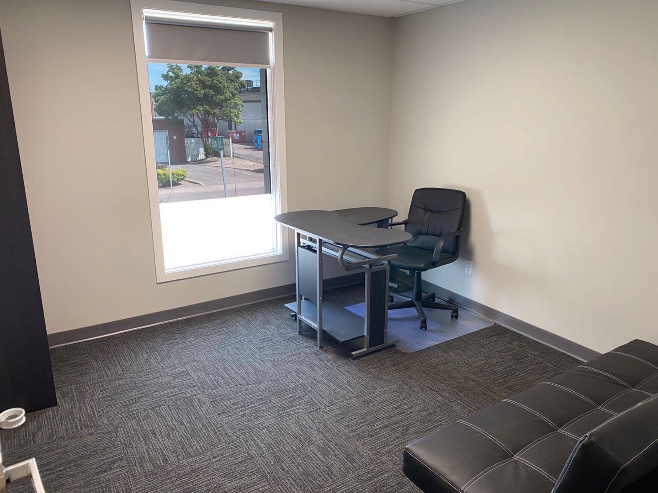 8街办公室转租 - 2