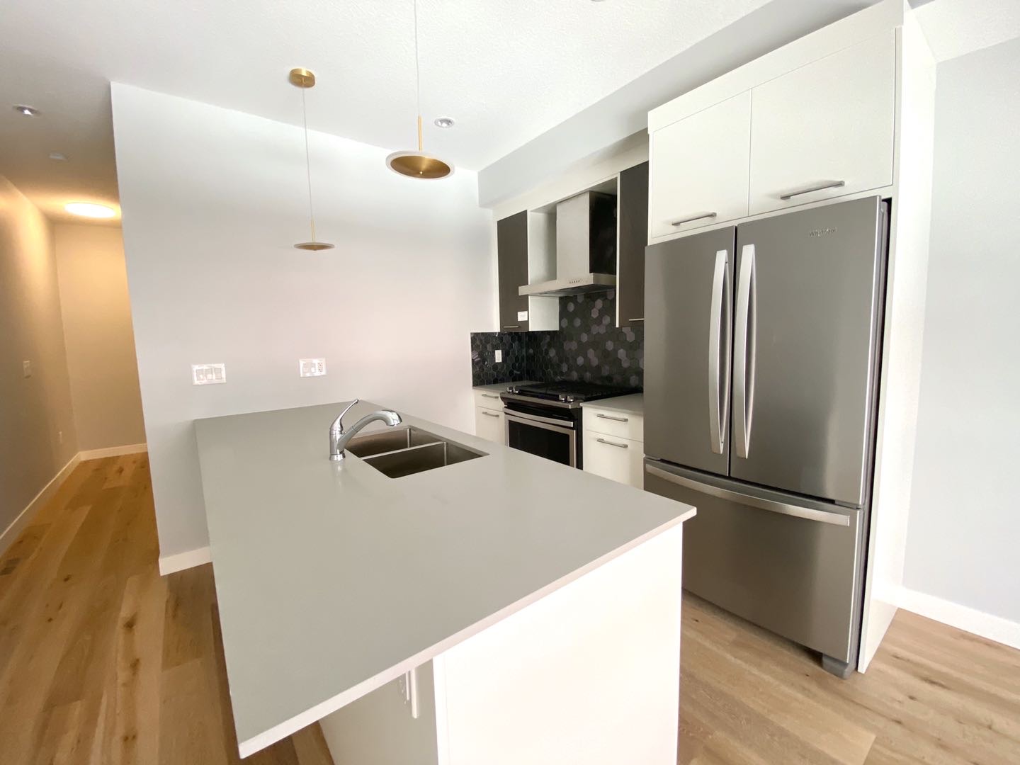 全新condo出租！ 地理位置极佳！ - 5