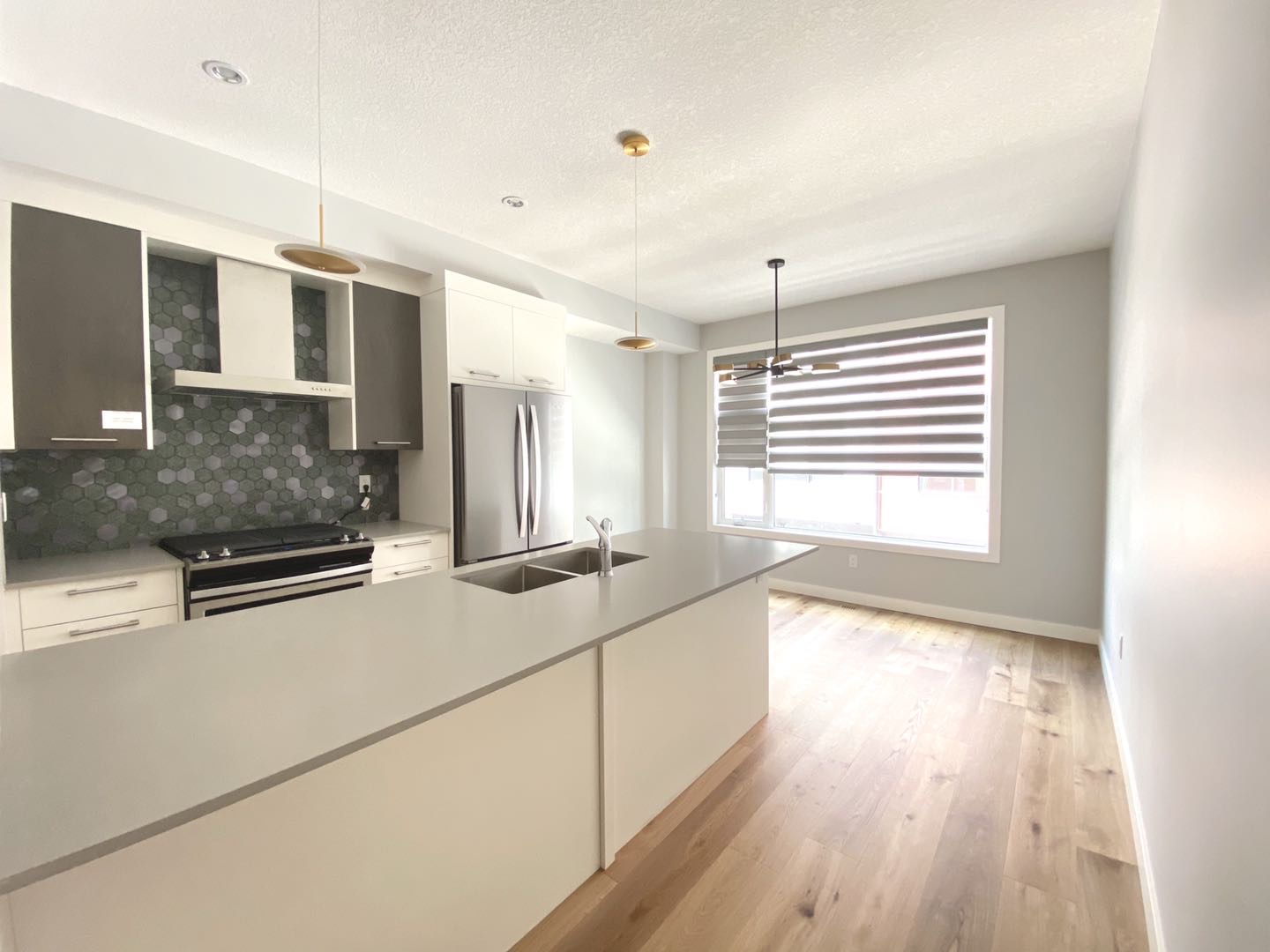 全新condo出租！ 地理位置极佳！ - 6