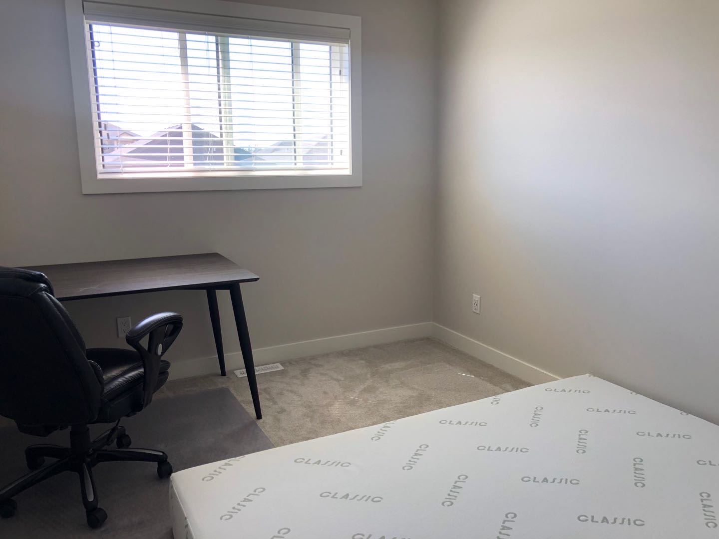 Evergreen 新区楼上次卧招租 - 2