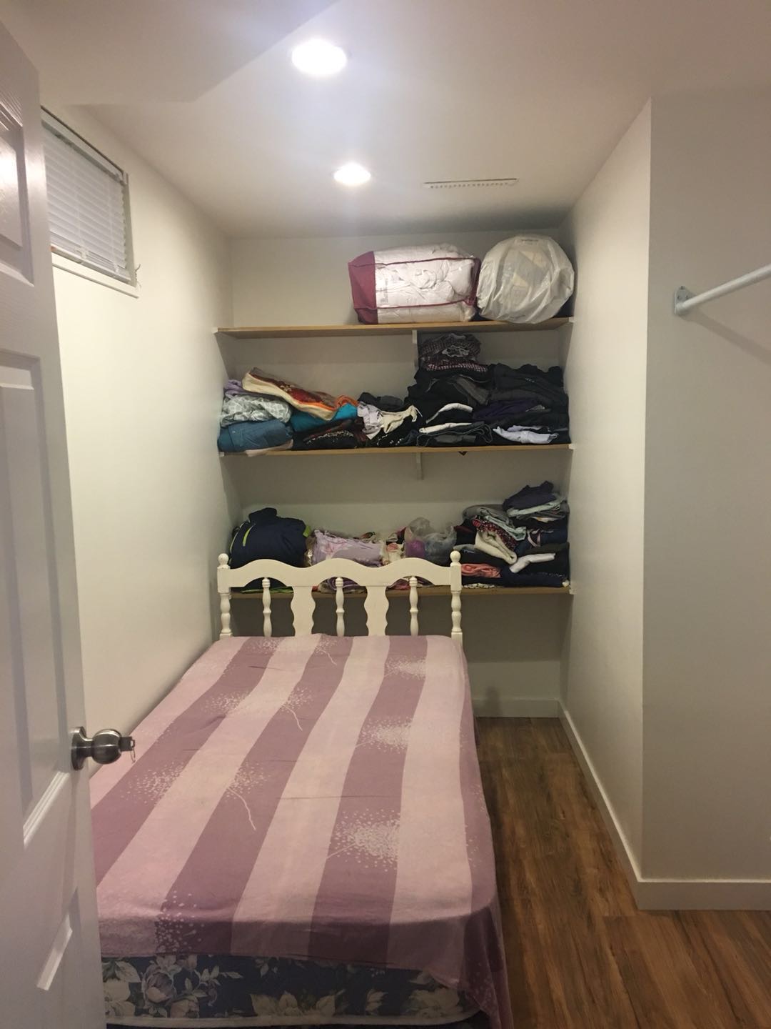 七月拎包入住Walter Murray Holy Cross对面地下室两室一厅一卫一厨独立门户 - 7