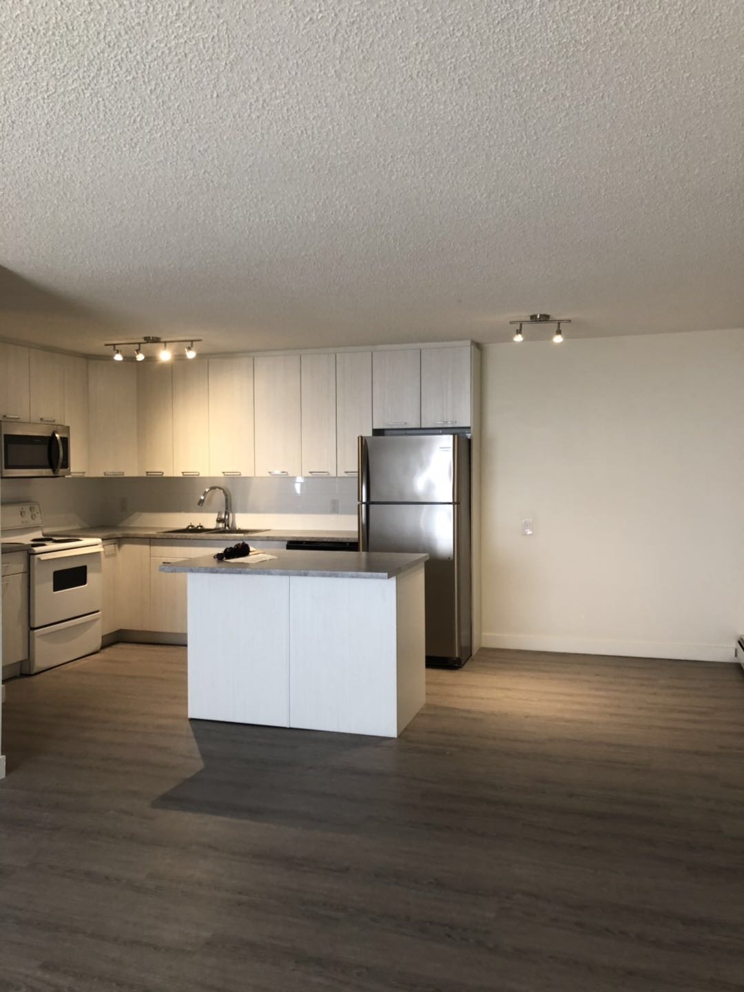 boardwalk近大学 整套house 两居室出租 - 2