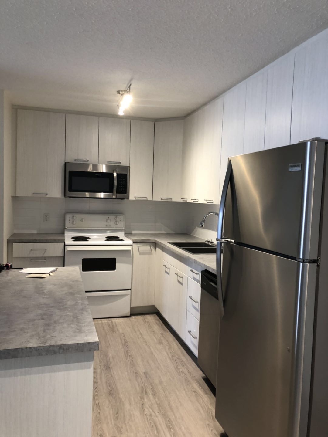 boardwalk近大学 整套house 两居室出租