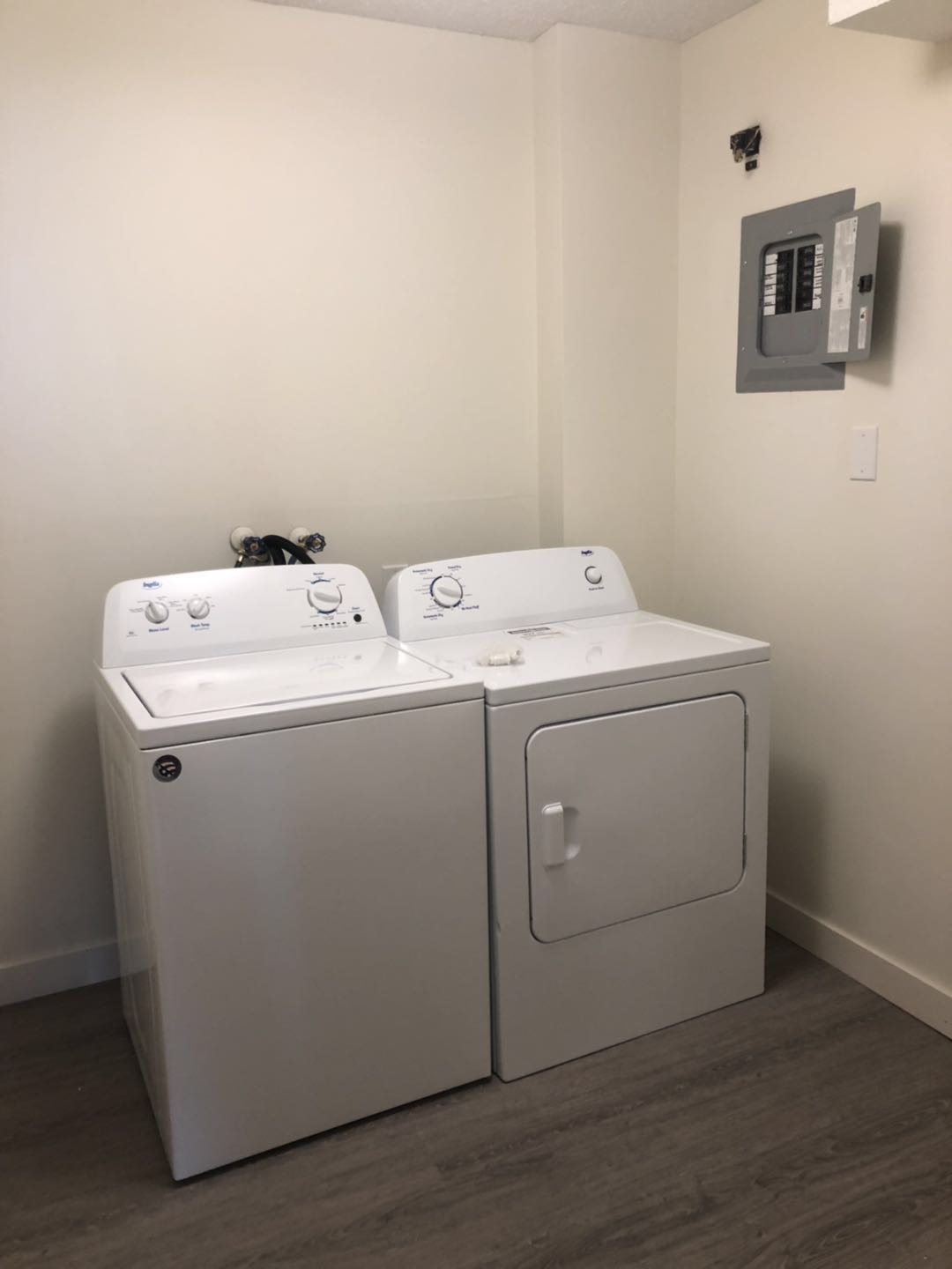 boardwalk近大学 整套house 两居室出租 - 3