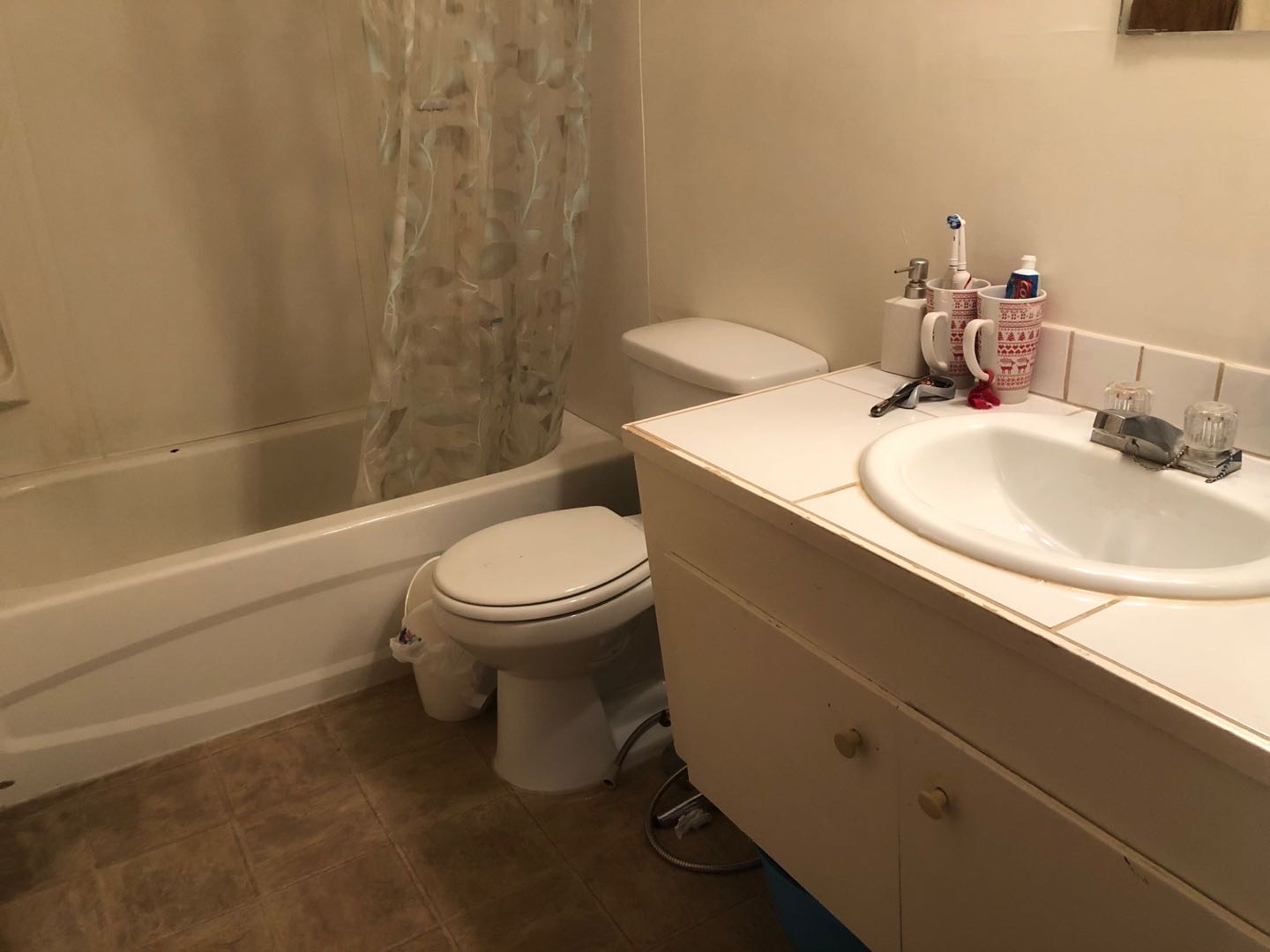 Saskatoon Lindsay Place 214, 一套二公寓三楼顶层招室友一名，交通方便，单身，在校，女大学生优先。 - 5