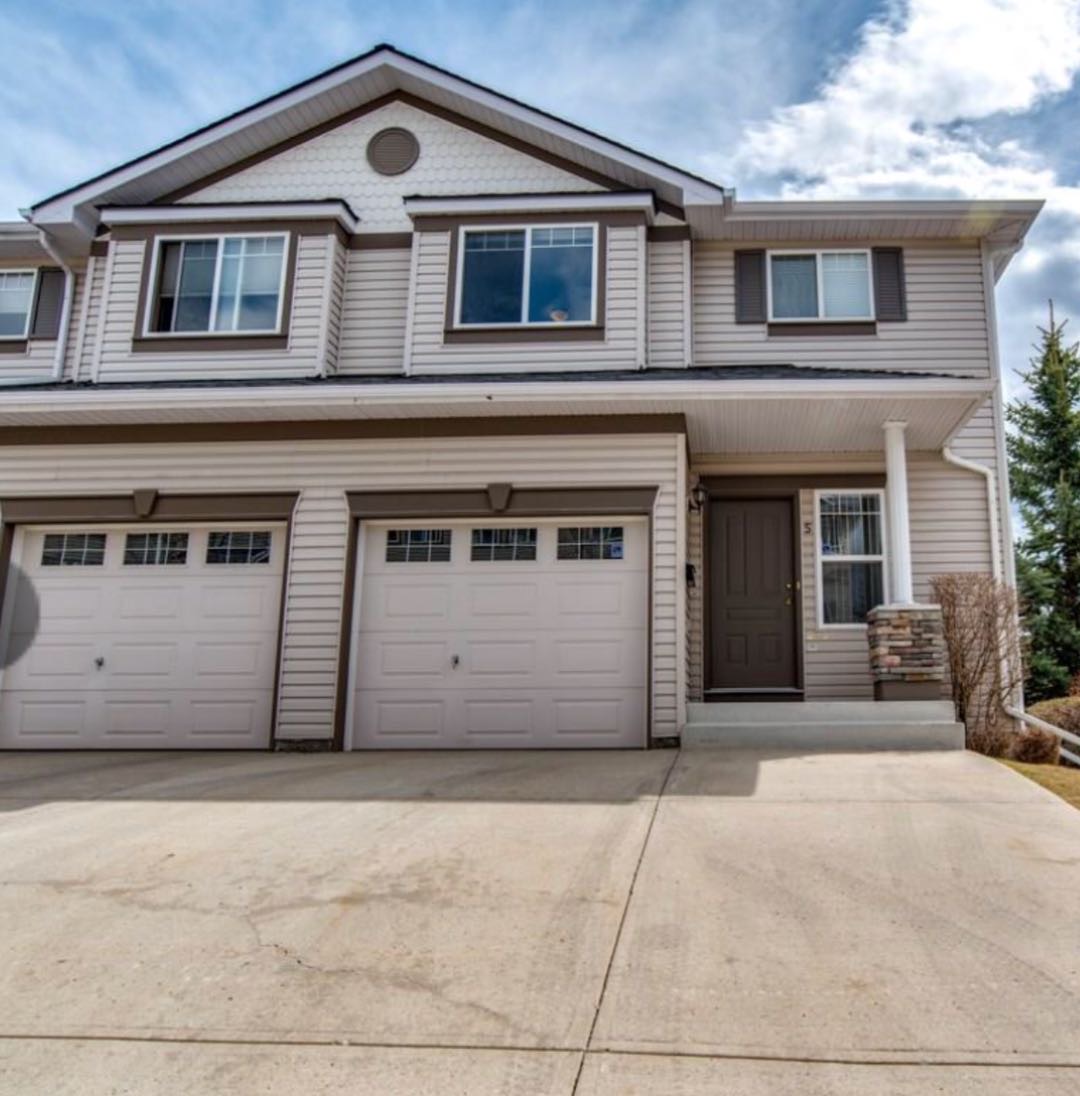 Rocky Ridge-Tuscany 轻轨站旁明亮山景Townhouse