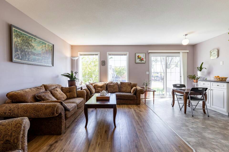 Briarwood 漂亮联排别墅出售，只售$264,900 - 6