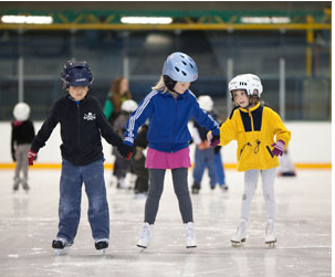 在感恩节星期一，享受免费的公共溜冰！