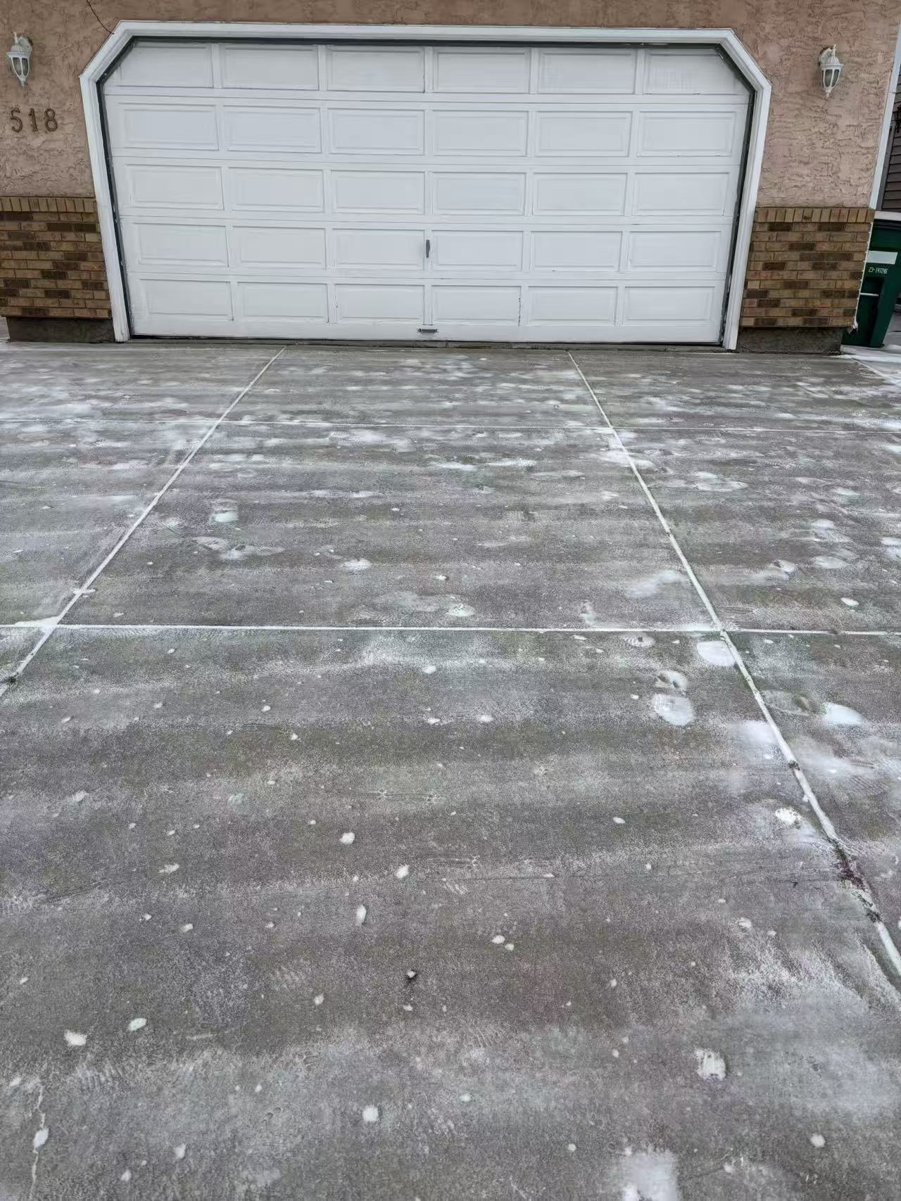 
萨斯卡通专业除雪服务
住宅、车库门口、人行道、后院小路
只提供人工，可用您家里的工具
可单次除雪，也可包月更优惠
服务细致，价格便宜，欢迎咨询！
电话：639-525-7906
微信：136-4177-7313



Saskatoon Snow Shoveling Service
• House front, driveway, sidewalk, backyard paths
• Labor only – you can provide your own tools
• One-time or monthly plans available
• Affordable price, service until you are satisfied
Phone: 639-525-7906
WeChat: 136-4177-7313