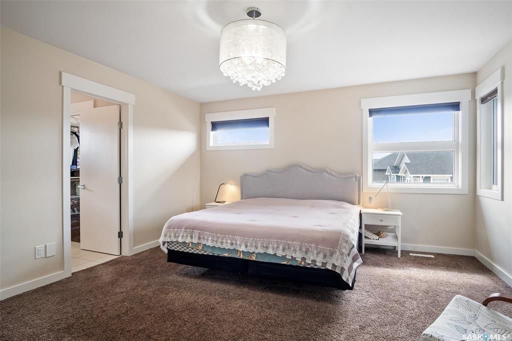 Evergreen小区核心安静路段 近1373尺5房3卫错层独立屋出售，步行至两所小学。高档装修，房屋年代新保养佳。超大多窗户，大尺寸房间，实木地板，厨房大理石台面，挑高层高，半地下室两房一厅一卫，大窗户，大活动室，好采光。挂牌价格：$539000。有意请联系Gary Gai - 9