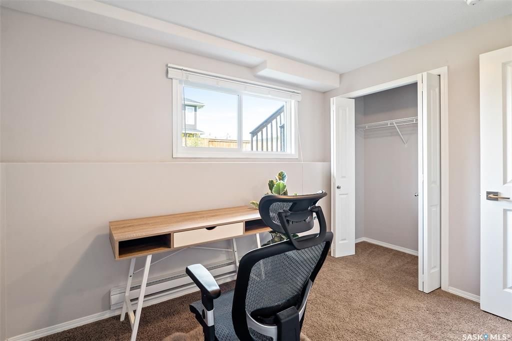 位于Stonebridge 小区紧靠公园绿地，近小学，购物设施，2015年建1249尺Bi Level错层独立屋5房3卫含2室一厅合法出租地下室，出售。 保养如新，大窗户采光好，高档装修，地下室有额外活动空间用于房主使用，外加地下室两房合法出租套间（独立出入，独立电表，独立厨房洗 - 28