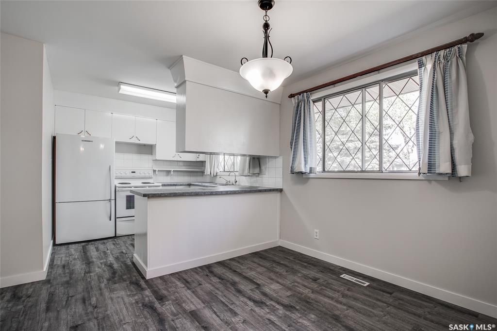 Eastview小区1147尺独立屋6房3卫（含3室1厅1厨独立出租地下室）出售，全新刷漆，全新地板地板装修，主卧带独立洗手间，独立出入，2018换的热水器锅炉。房子状况如新。挂牌价格：$349900。详情请联系地产经纪Gary Gai 盖王睿 3063413677 - 5