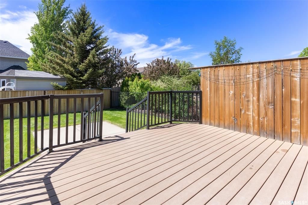 Arbor Creek小区私密安静最佳路段之一2122尺2层独立屋出售。2001年建，过6000尺大地块，5房，1个办公室，3个家庭厅，4卫，一楼挑高顶，明亮PVC大窗，双客厅双餐厅，厨房大理石台面，带独立角柜，新换地板，带一大尺寸书房（可做第六个卧室）二楼三个大房间主卧含独立洗 - 27