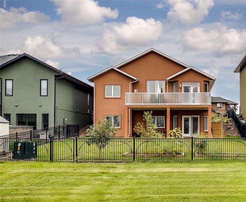 Willowgrove小区背靠公园地下室步出式独立屋1600尺（不含地下面积），前后安静，全景大窗，全天好采光。层高挑高。5房4卫外加1书房，大地块。大露台私密院子保养佳。挂牌价格：$609000。详情请联系地产经纪Gary Gai 盖王睿 3063413677 - 4