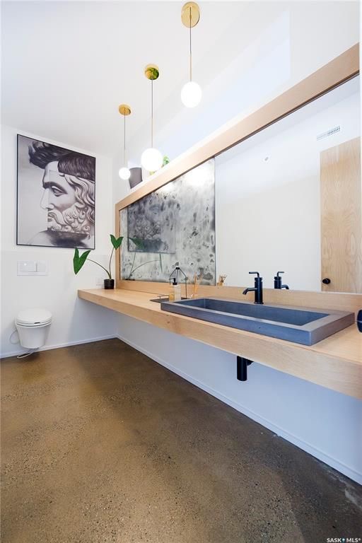 Aspen Ridge小区3600尺地下室步出式独立屋出售！超过5000尺居住面积，绝佳位置背靠自然保护野地，绝佳无遮挡小湖景视野。4房6卫双厨房（中式+西式+嵌入式德国米勒顶级家电), 室内室外独一无二顶级配置装修，全屋水泥地面高科技地热系统，全屋智能系统，7个天窗，白橡木加大 - 14