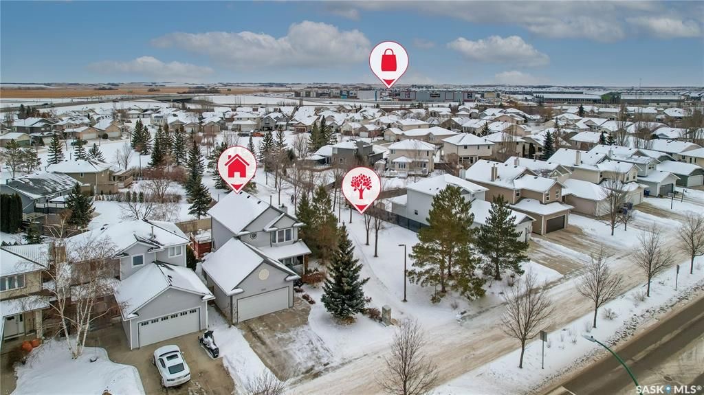 Arbor Creek背靠公园4房4卫两层独立屋出售。近学校购物。实木地板，大客厅餐厅，私密大院子。客厅采光好带飘窗壁炉，主卧带独立洗手间和步入式衣柜，地下室专业装修有一大家庭厅一卧房一洗手间。加热双车库。新换瓦片。挂牌价格：$469000。详情请联系地产经纪Gary Gai 盖 - 5