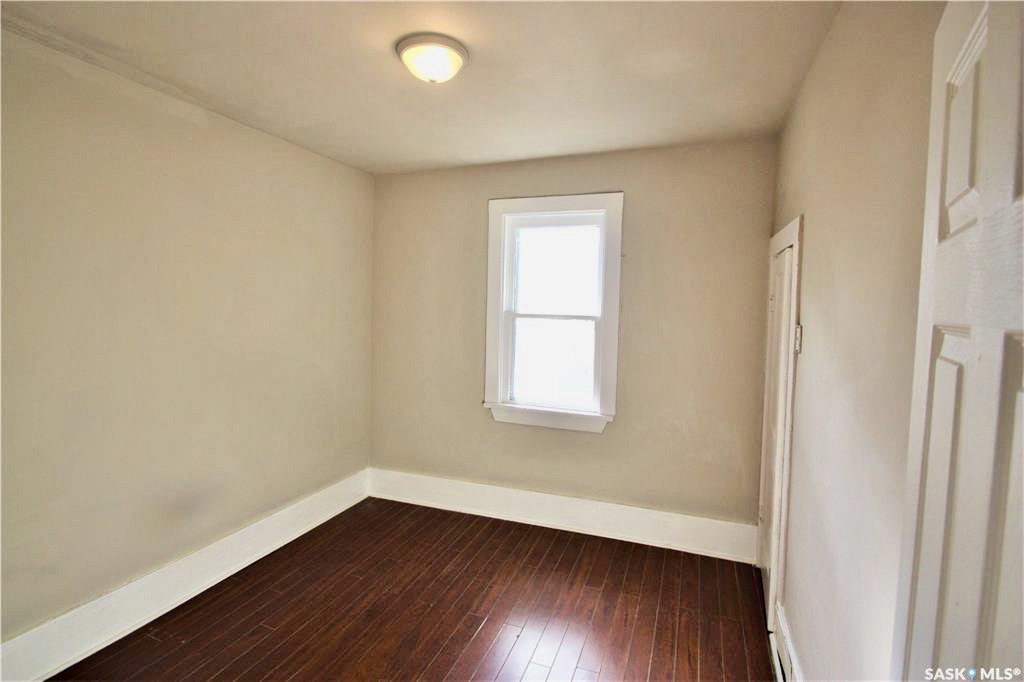 仅$129000！Pleasant Hill 小区 2室一厅一卫715尺独立屋出售。位于20街西，左邻右舍皆为好邻居，带独立私密院子。近期更新有瓦片，锅炉，热水器，灶台，围栏，较新窗户，地板，洁具，灯饰。全新刷漆。近小学，医院，附近购物。挂牌价格：$129000。 - 6