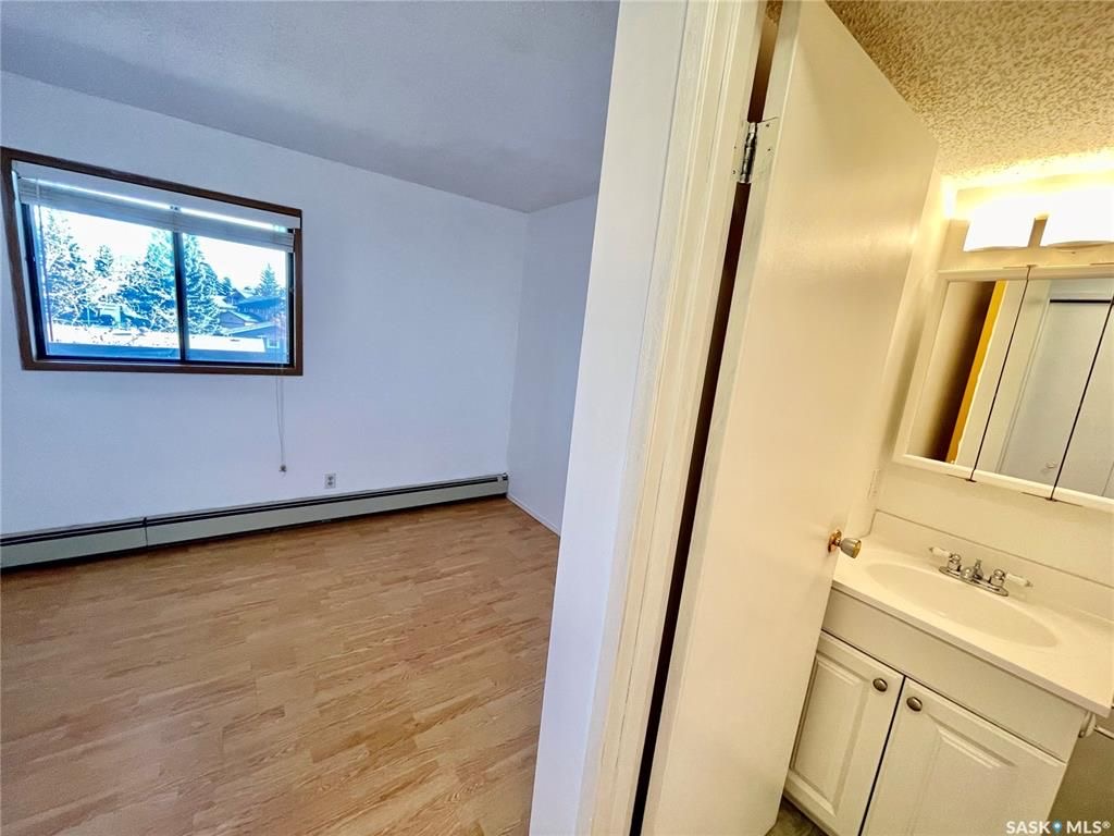 Lakeview小区2室2卫公寓出售，带独立洗衣，主卧带独立洗手间，阳台带储物间，好彩光，交通便利。客厅复合木地板，近期全新刷漆，升级洗手间。房屋状况好。挂牌价格：$129900。详情请联系地产经纪Gary Gai 盖王睿 3063413677 微信：gary3677 网站：ga - 7