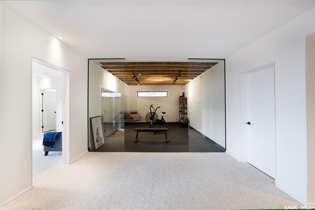 Aspen Ridge小区3600尺地下室步出式独立屋出售！超过5000尺居住面积，绝佳位置背靠自然保护野地，绝佳无遮挡小湖景视野。4房6卫双厨房（中式+西式+嵌入式德国米勒顶级家电), 室内室外独一无二顶级配置装修，全屋水泥地面高科技地热系统，全屋智能系统，7个天窗，白橡木加大 - 45