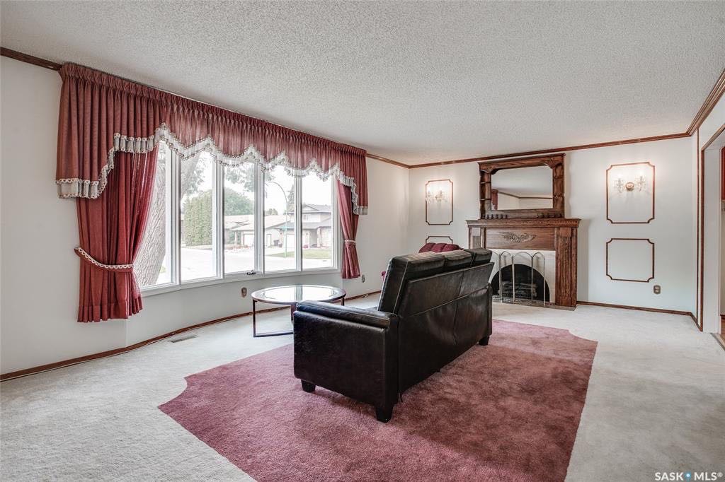 Forest Grove小区2270尺独立屋出售。安静路段，近小学，公园，附近购物，近St Joseph 和Centennial百年高中。 4房3卫，双车库+RV Parking。超大空间。双厅，双餐厅，4个大尺寸房间外加一书房。私密院子。新更新锅炉热水器，大部分家电 - 7