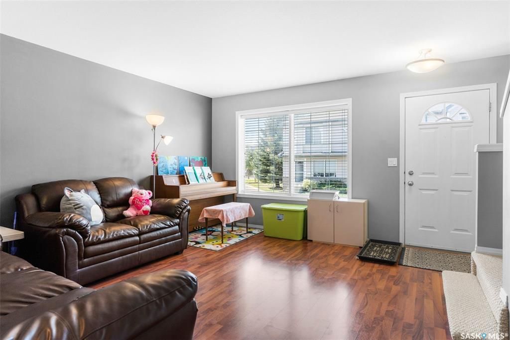 Arbor Creek小区2003年建1116尺s边户2室2卫联排出售，私密安静，地下室装修有一个大活动厅 ，有冷气空调。近小学，高中，公园，商业购物方便。采光好，保养状况好，带两个停车位，新换冰箱。挂牌价格：$235000。 有意请联系地产经纪Gary Gai 30634136 - 8