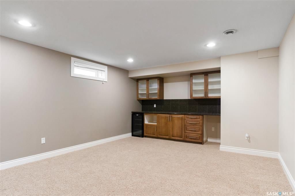 Arbor Creek小区私密安静最佳路段之一2122尺2层独立屋出售。2001年建，过6000尺大地块，5房，1个办公室，3个家庭厅，4卫，一楼挑高顶，明亮PVC大窗，双客厅双餐厅，厨房大理石台面，带独立角柜，新换地板，带一大尺寸书房（可做第六个卧室）二楼三个大房间主卧含独立洗 - 23