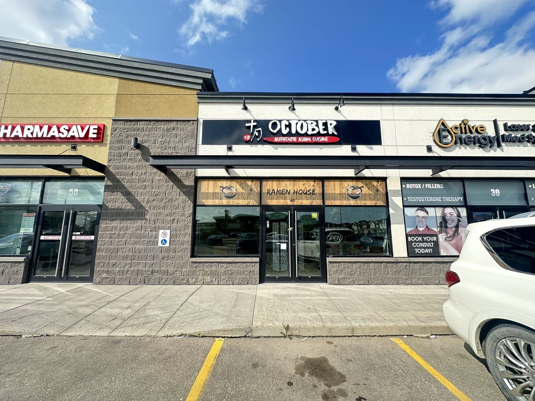 📍萨斯卡通 Rosewood 区中餐馆急售！

Rosewood核心商圈 1400 平方英尺餐厅，转让装修、固定装置和全套厨房设备，不含现有生意。邻近 Tim Hortons、7-Eleven 等，人流充足。厨房全不锈钢，配有炉灶、备餐台和步入式冷库，可做多种菜系。租金 6,109 /月（含水），租期至 2028 年，可再续 5 年。

毗邻 Rosewood、Briarwood、Stonebridge 等高端社区，消费力强，商机稳定
设备齐全，设备新，接手即可营业
租约稳定
租金月租 + 管理费共 $6109（含水费）
运营简单：上手快，适合新手或有经验者接管
因业主计划搬离萨市，$119000；有意请联系3062627806