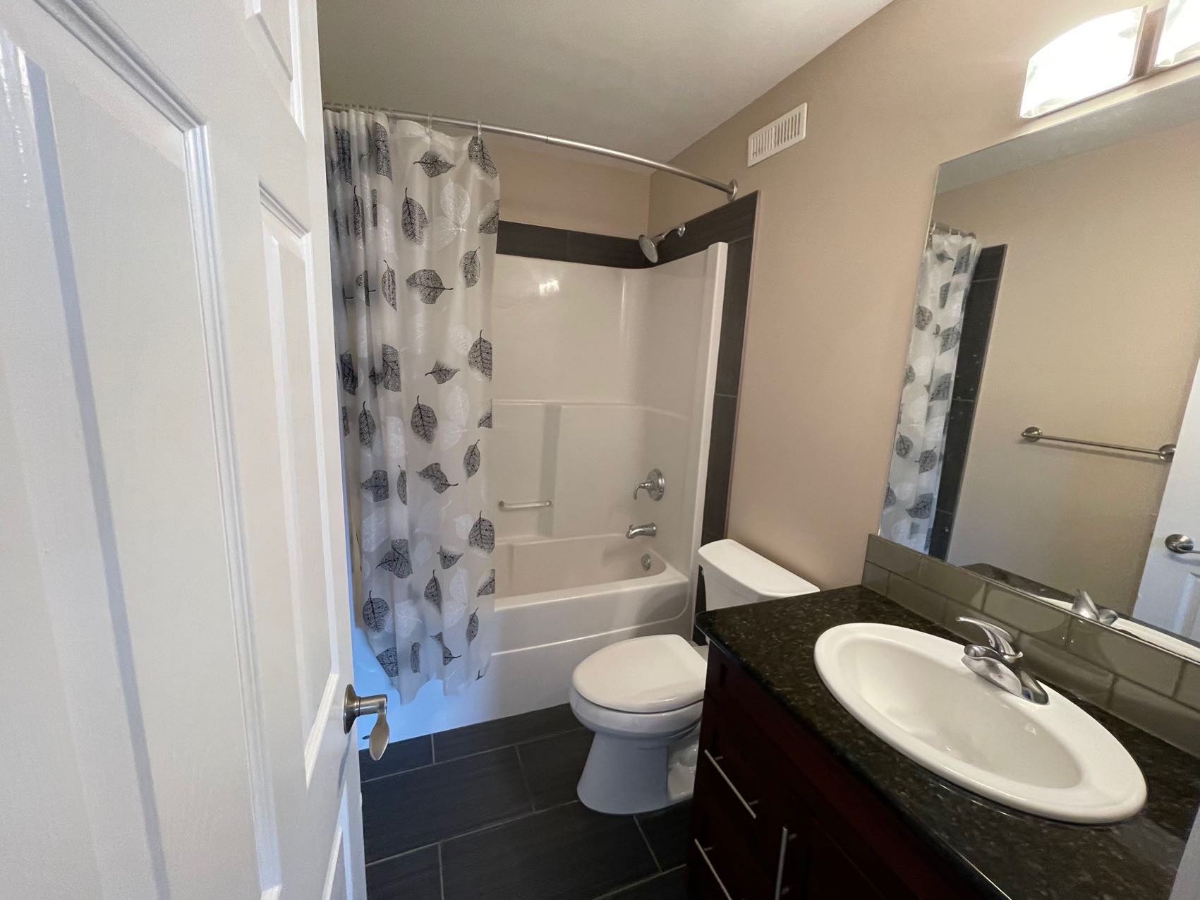 Stonebridge小区3房3卫边户联排$1800/月 - 9