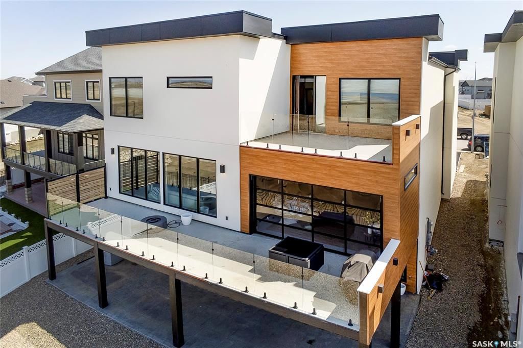 Aspen Ridge小区3600尺地下室步出式独立屋出售！超过5000尺居住面积，绝佳位置背靠自然保护野地，绝佳无遮挡小湖景视野。4房6卫双厨房（中式+西式+嵌入式德国米勒顶级家电), 室内室外独一无二顶级配置装修，全屋水泥地面高科技地热系统，全屋智能系统，7个天窗，白橡木加大 - 6