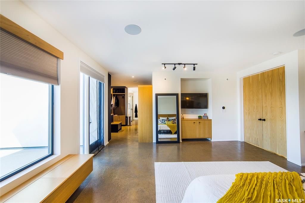 Aspen Ridge小区3600尺地下室步出式独立屋出售！超过5000尺居住面积，绝佳位置背靠自然保护野地，绝佳无遮挡小湖景视野。4房6卫双厨房（中式+西式+嵌入式德国米勒顶级家电), 室内室外独一无二顶级配置装修，全屋水泥地面高科技地热系统，全屋智能系统，7个天窗，白橡木加大 - 31