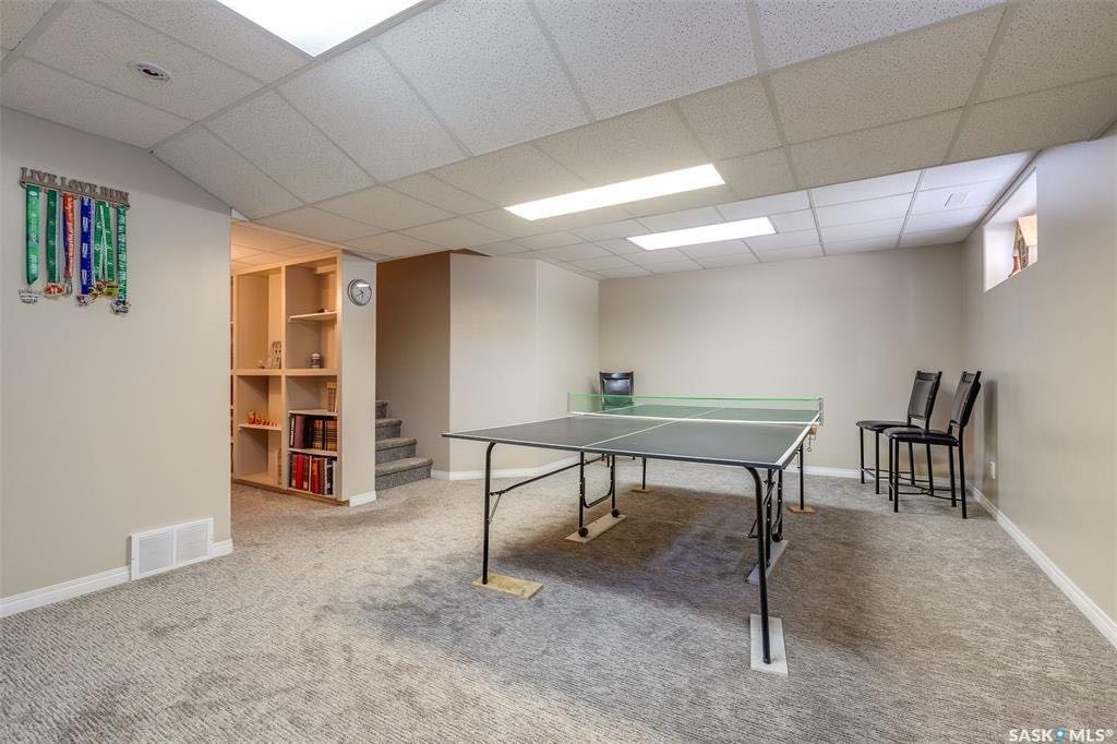 Briarwood小区核心路段两层独立屋出售，一手房本地西人房主，大地块，背靠公园绿地好风景。2007年建，保养如新。1630尺，4房3卫。高效锅炉热水器，一半瓦片新换。家具可议。开价：$499900。有意请联系地产经纪Gary Gai 3063413677 微信：gary367 - 13