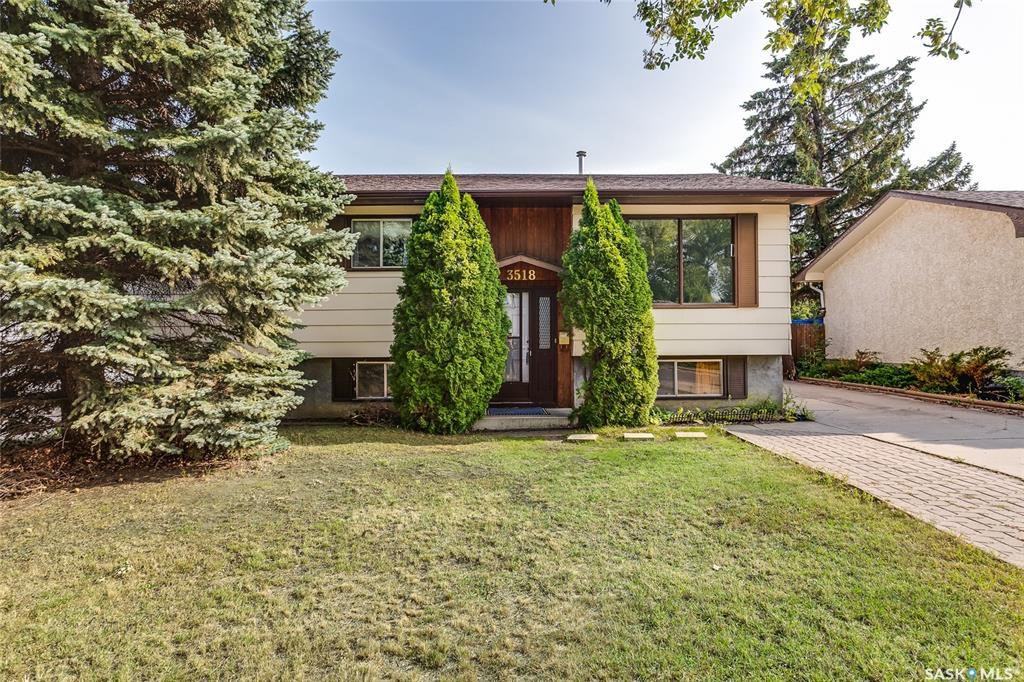 步行5分钟至8街Central Mall 错层bi level独立屋，5房3卫，地下室明亮大窗户，带车库，大地块，主卧带洗手间。开价$309000 - 2