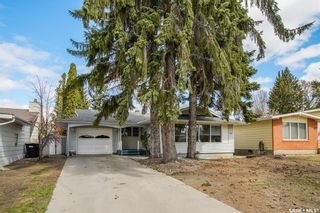 Brevoort Park 平层独立屋出售。步行至两所小学（St Matthew School & Brevoort Park School)，近两所中学(Holy Cross  High School & Walter Murray Collegiate) 8街购物。4房2卫 - 3