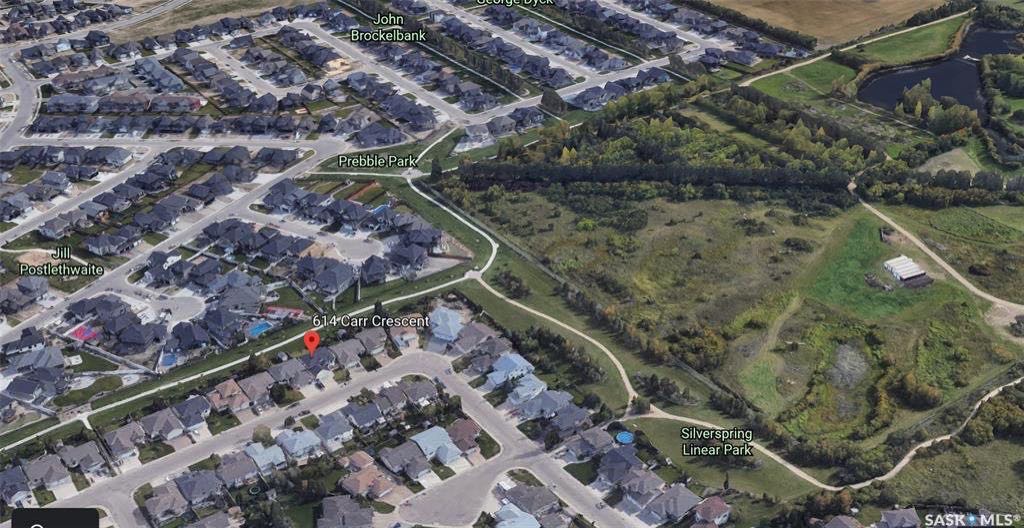 Silverspring小区最优路段之一，背靠公园步道，好风景，好彩光，2003 年建，1405 尺 bi level 错层 5房3卫，Royalty建商，实木地板，多窗户， 上下挑高层高，地下室大窗户，新热水器，加大双车库。精心保养。大地块，私密好院子。挂牌价格：495000。 - 5