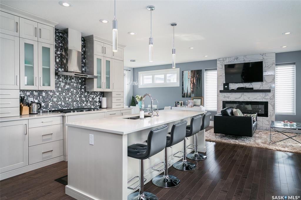 Evergreen小区，百米步行至小学&公园。近1700尺Modified，3车库，4车道，里外高档装修，房子状况如新，开价：$569000。有意请联系地产经纪Gary Gai 3063413677 微信：gary3677 - 5