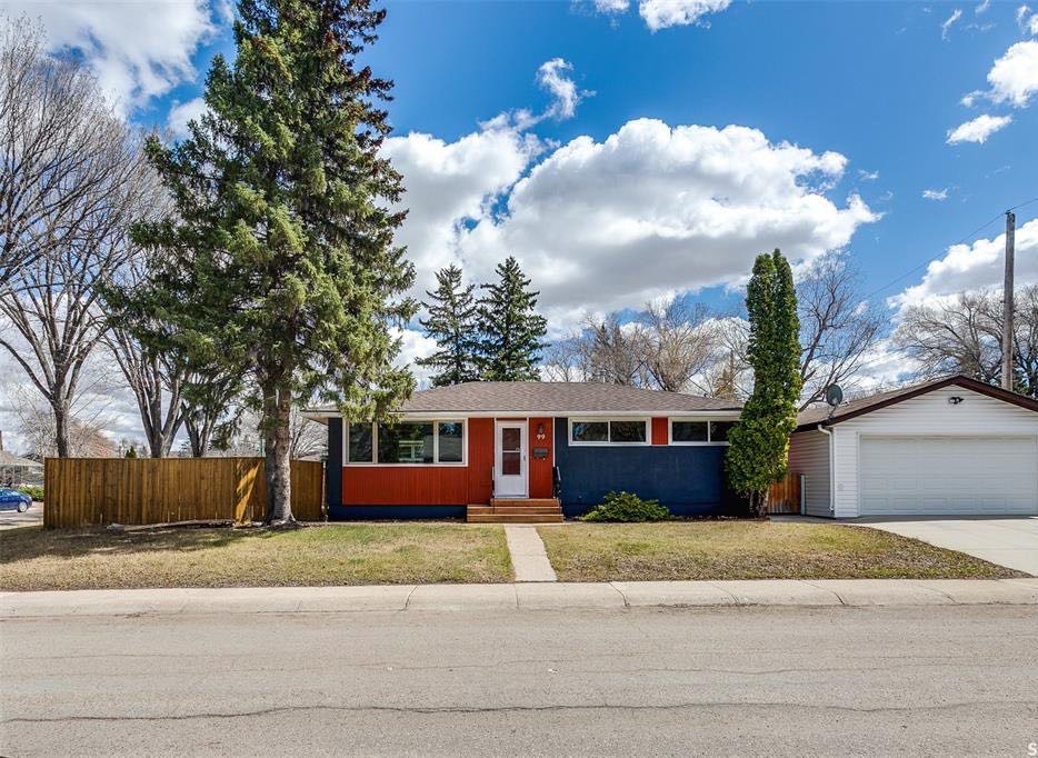 Greystone Heights新装修4房独立屋出售，地下室有一室一书房，厨房洗手间独立出入口独立套间可用于独立出租。步行至8街购物Superstore，greystone heights小学。去萨大也很方便。基本大部分大件都已更新升级：窗户，锅炉，热水器，地板，里外漆 - 2