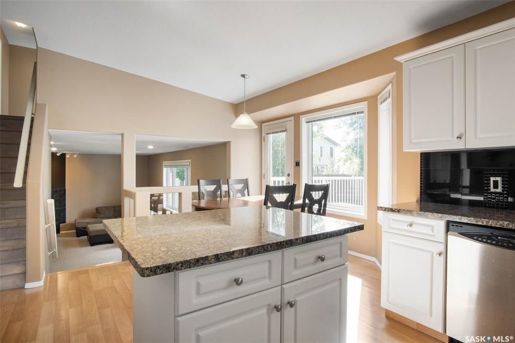 Erindale小区核心地段4房3卫1845尺独立屋出售。步行百米至两所小学Dr. John G. Egnatoff & Father Robinson), 两所高中 St Joseph & Centennial Collegiate, 购物及公园。房屋保养极佳，好格局，采光通透 - 14