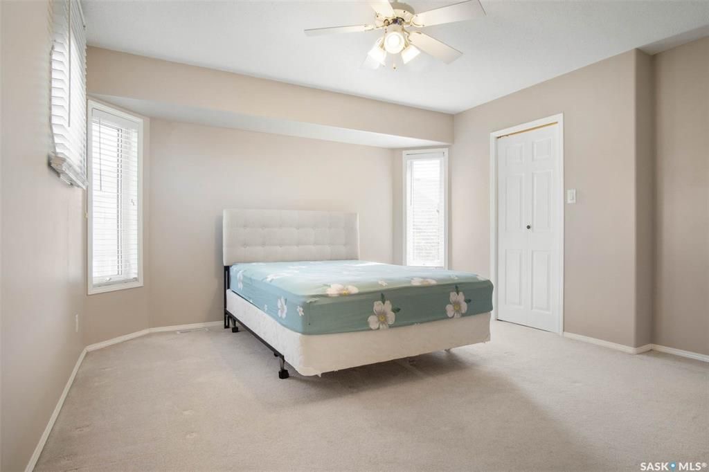 Erindale小区核心地段4房3卫1845尺独立屋出售。步行百米至两所小学Dr. John G. Egnatoff & Father Robinson), 两所高中 St Joseph & Centennial Collegiate, 购物及公园。房屋保养极佳，好格局，采光通透 - 22