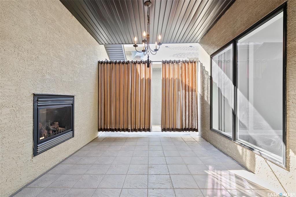 Willowgrove独立屋，室内面积2659尺 ，4房，4厅，5卫， 7223尺大地块，高档装修设备，天然气炉头，天然气地热覆盖，开价：$669900。 有意请联系地产经纪Gary Gai 3063413677 微信：gary3677 - 6