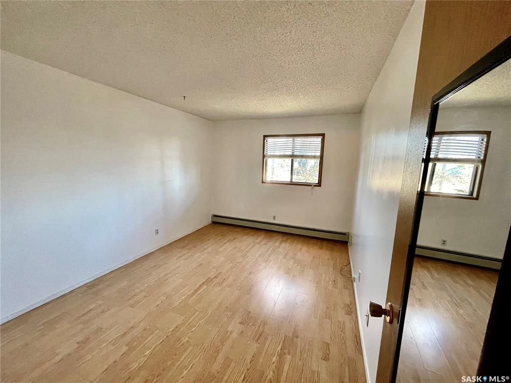 Lakeview小区2室2卫公寓出售，带独立洗衣，主卧带独立洗手间，阳台带储物间，好彩光，交通便利。客厅复合木地板，近期全新刷漆，升级洗手间。房屋状况好。挂牌价格：$129900。详情请联系地产经纪Gary Gai 盖王睿 3063413677 微信：gary3677 网站：ga - 8