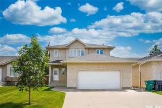 Willowgrove小区双层独立屋出售，位置处于小区中心最佳路段之一，安静宽敞街道，西人好邻居，可步行至两所小学及公园，同时也近附近商圈和两所高中（Centennial Collegiate 和 St Joseph High School）4房4卫 - 3