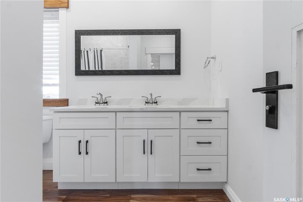 Aspen Ridge小区超大尺寸2016尺两层独立屋出售。好采光，保养如新，高档装修：9尺层高，实木地板，大理石台面，壁炉，不锈钢家电。主层有额外书房，二楼4个大卧室，地下室保温完成。带露台和独立双车库。挂牌价格：$499000。 有意请联系地产经纪Gary Gai 30634 - 22