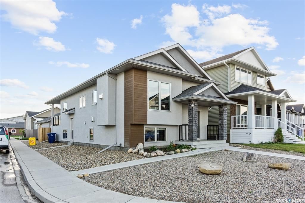 Aspen Ridge小区1165尺错层独立屋出售，本地西人业主，6房3卫，半地下室大窗带合法出租1厨1厅 2房间1卫分电表，独立出入独立洗衣烘干，独立热水器换风系统，另有1大厅或者房间用于主层住户使用，高档装修，全屋9尺，大理石台面，升级厨柜，双车库，拐角地块多停车位，带顶露台 - 5